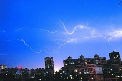 武汉迎入伏以来最清凉夜晚 气温两小时降12℃